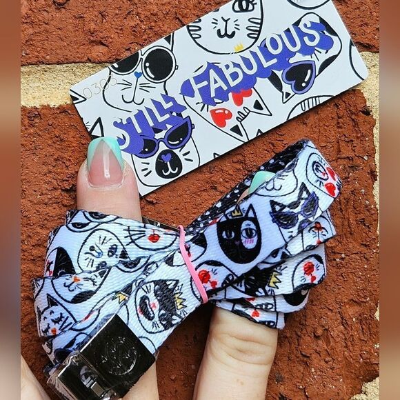 ZOX "STILL FABULOUS" #303 NEW COLLECTIBLE SWAPPABLE VINTAGE CAT HOODIE STRING - Picture 1 of 10
